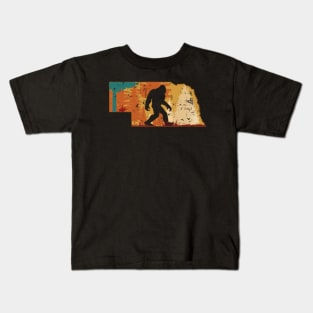 Bigfoot Retro Vintage Sasquatch Nebraska Kids T-Shirt